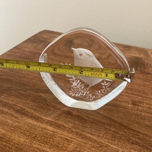 RARE Signed Mats Jonasson Etched Bird Wren Crystal Glass Paper Weight, 9194 - Picture 7 of 9